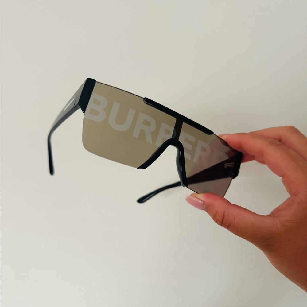 Burberry 38mm Shield Sunglasses blk w/ case